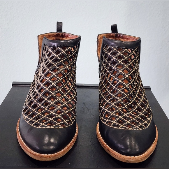 JEFFREY CAMPBELL | Taggart Ankle Bootie | Black and Tan | Womens 7.5 - Picture 4 of 12